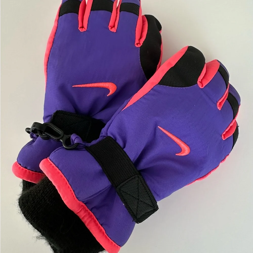Nike Winter Sports Girl's Gloves, Size 4/6X Hyper Grape